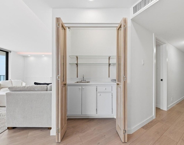5420 N Ocean Drive - Photo Thumbnail 8