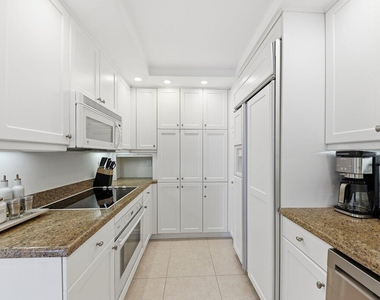5420 N Ocean Drive - Photo Thumbnail 9