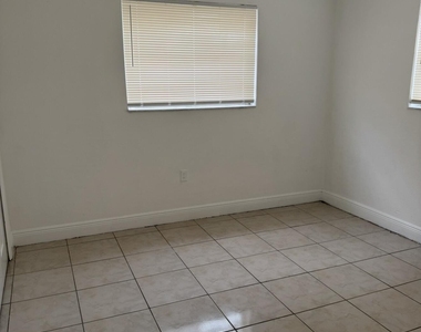 16118 Ne 21st Avenue - Photo Thumbnail 3