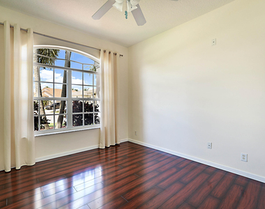 1422 Fairway Circle - Photo Thumbnail 14