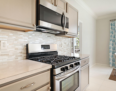 1422 Fairway Circle - Photo Thumbnail 9
