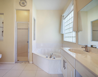 1422 Fairway Circle - Photo Thumbnail 11