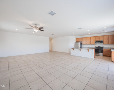 3311 W Donner Drive - Photo Thumbnail 4