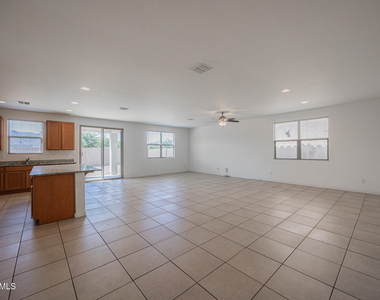 3311 W Donner Drive - Photo Thumbnail 5