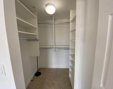 511 Lucerne Avenue - Photo Thumbnail 8