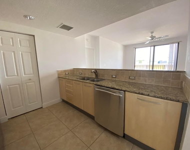 511 Lucerne Avenue - Photo Thumbnail 10