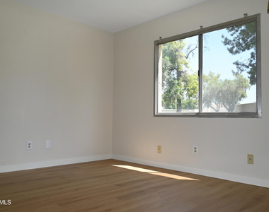 5039 N 81st Street - Photo Thumbnail 8