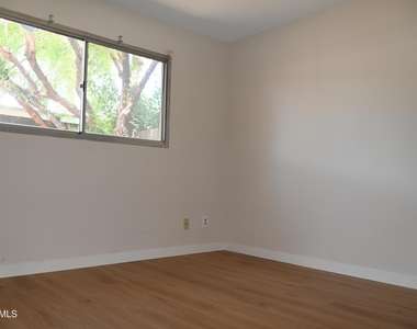5039 N 81st Street - Photo Thumbnail 15