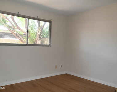 5039 N 81st Street - Photo Thumbnail 12