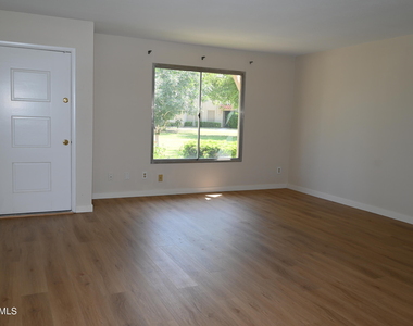 5039 N 81st Street - Photo Thumbnail 3