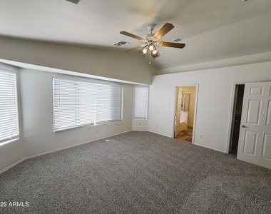 3816 S 74th Drive - Photo Thumbnail 7