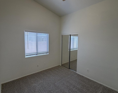 3816 S 74th Drive - Photo Thumbnail 16