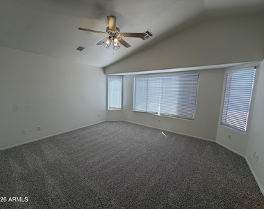3816 S 74th Drive - Photo Thumbnail 6