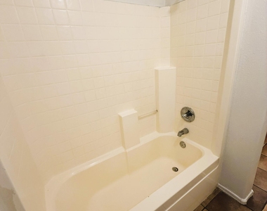 3816 S 74th Drive - Photo Thumbnail 14