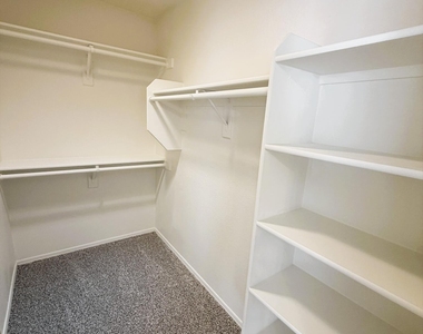 3816 S 74th Drive - Photo Thumbnail 8