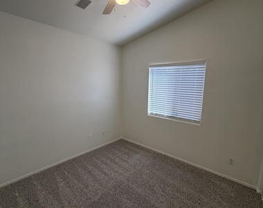3816 S 74th Drive - Photo Thumbnail 22