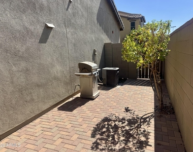 2896 N Claire Drive - Photo Thumbnail 17