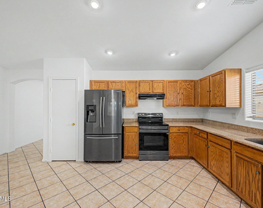 9631 W Kirby Avenue - Photo Thumbnail 15
