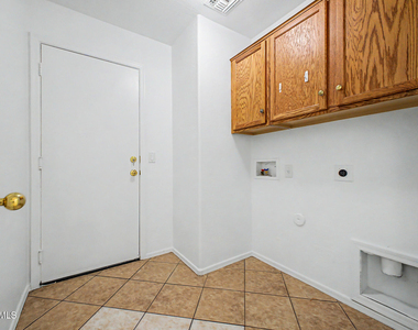 9631 W Kirby Avenue - Photo Thumbnail 32