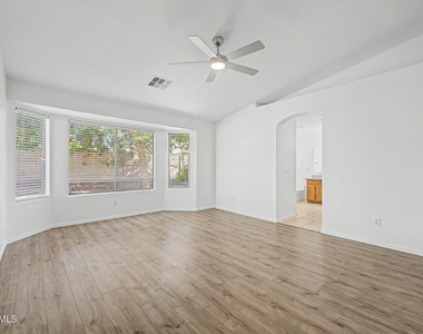 9631 W Kirby Avenue - Photo Thumbnail 17