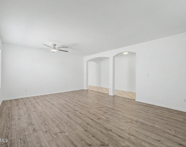 9631 W Kirby Avenue - Photo Thumbnail 8