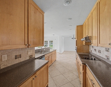 1149 Sw Hogan Street - Photo Thumbnail 5