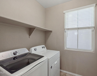 674 W Flintlock Way - Photo Thumbnail 16
