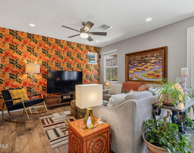 674 W Flintlock Way - Photo Thumbnail 6