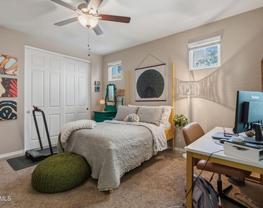 674 W Flintlock Way - Photo Thumbnail 37