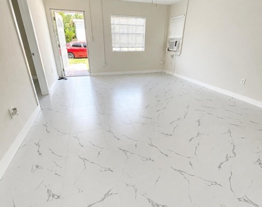 514 N 6th Street - Photo Thumbnail 1