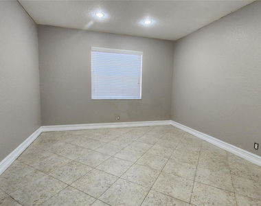 501 Se 8th Street - Photo Thumbnail 9