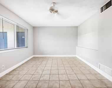 1001 Se 16th Street - Photo Thumbnail 1
