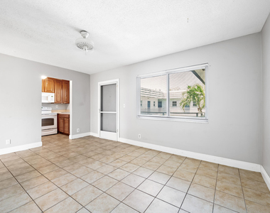 1001 Se 16th Street - Photo Thumbnail 2