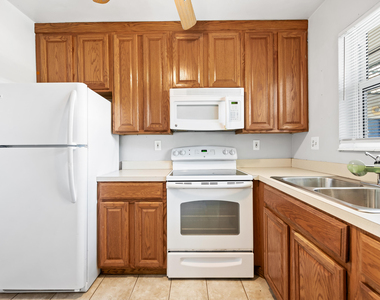 1001 Se 16th Street - Photo Thumbnail 3