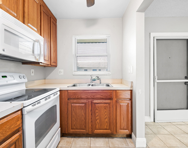 1001 Se 16th Street - Photo Thumbnail 4
