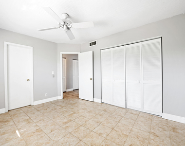 1001 Se 16th Street - Photo Thumbnail 8