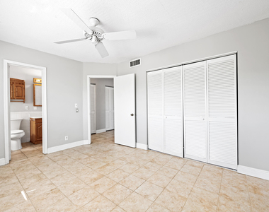 1001 Se 16th Street - Photo Thumbnail 7