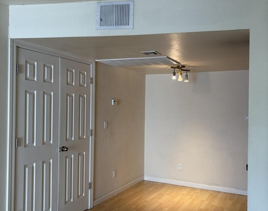 740 W Elm Street - Photo Thumbnail 2