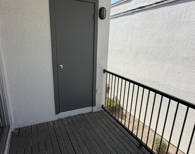 740 W Elm Street - Photo Thumbnail 15