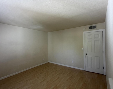 740 W Elm Street - Photo Thumbnail 13