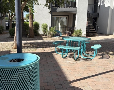 740 W Elm Street - Photo Thumbnail 17