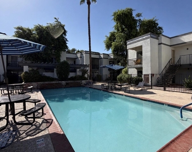 740 W Elm Street - Photo Thumbnail 19