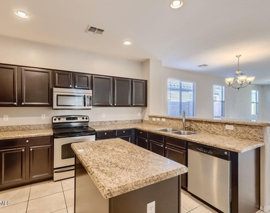 2610 W Gaby Road - Photo Thumbnail 9