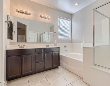 2610 W Gaby Road - Photo Thumbnail 5