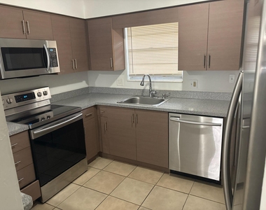 1231 Sw 61st Terrace - Photo Thumbnail 5
