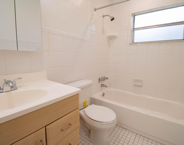 1507 Argyle Drive - Photo Thumbnail 3