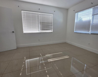 181 Ne 168th Street - Photo Thumbnail 1