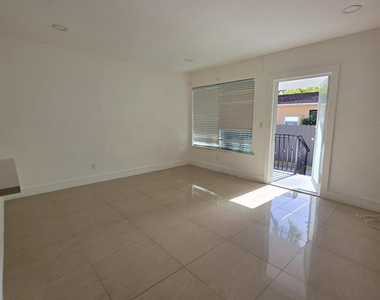 181 Ne 168th Street - Photo Thumbnail 4