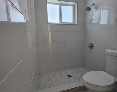 181 Ne 168th Street - Photo Thumbnail 2