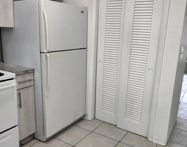 600 S Luna Court - Photo Thumbnail 3